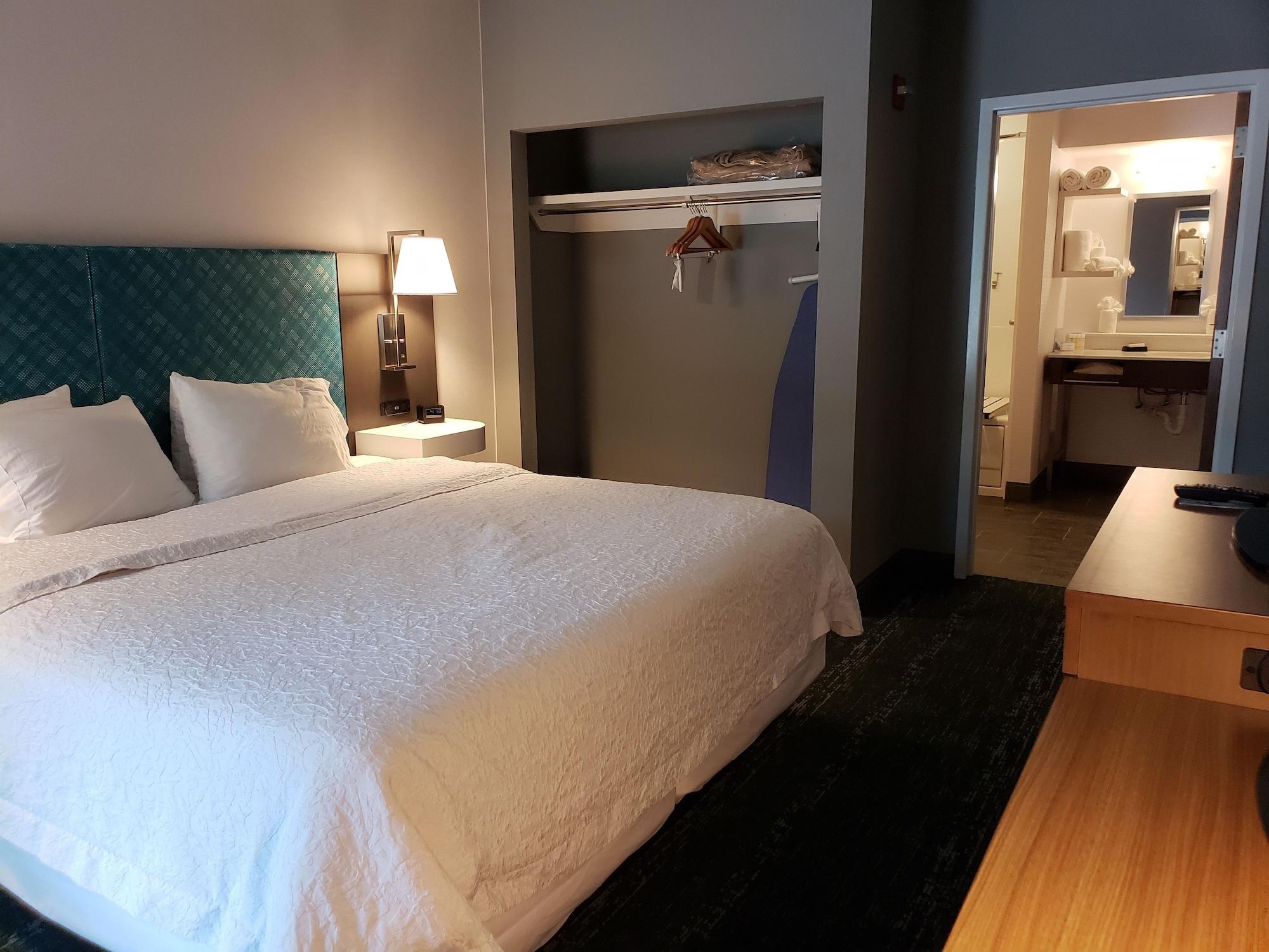 Hampton Inn & Suites Newtown Yardley Dış mekan fotoğraf