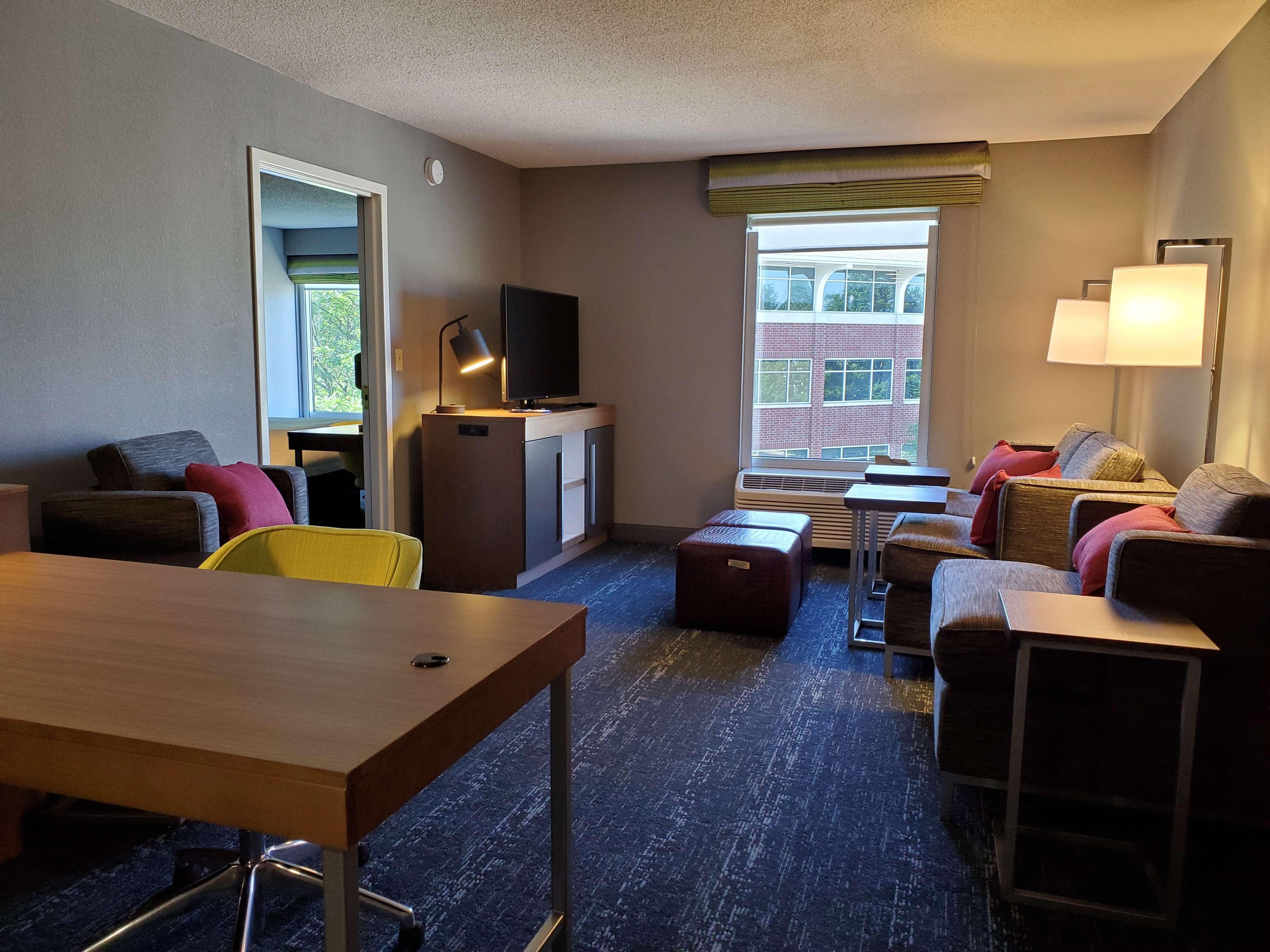Hampton Inn & Suites Newtown Yardley Dış mekan fotoğraf