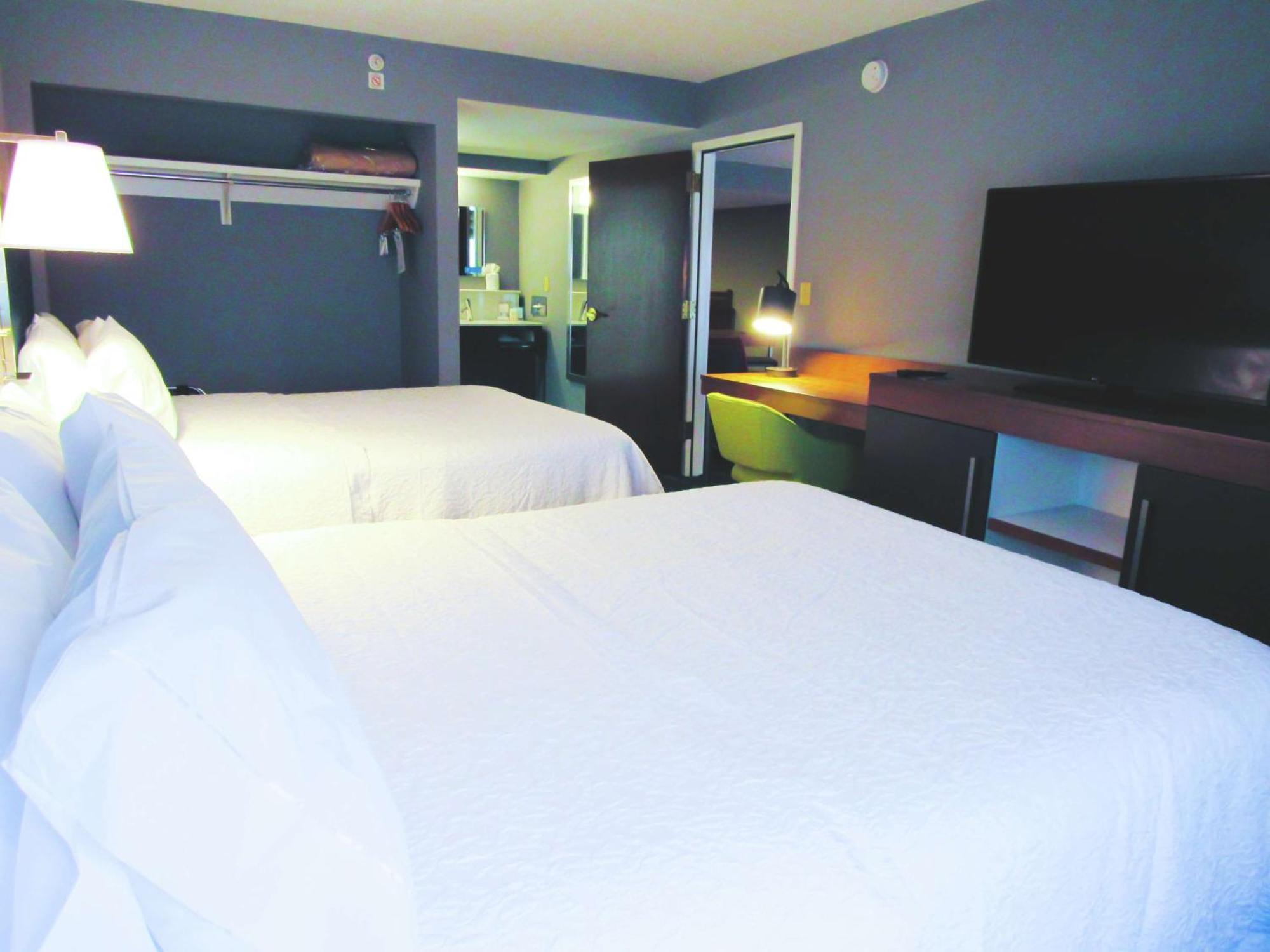 Hampton Inn & Suites Newtown Yardley Dış mekan fotoğraf